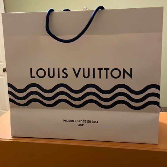 Authentic 13 1/4” x 15 3/4” Louis Vuitton Shopping Bag - Picture 5 of 9